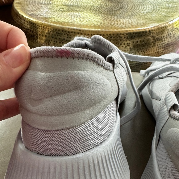 Nike size 11 men’s shoes - Picture 4 of 6